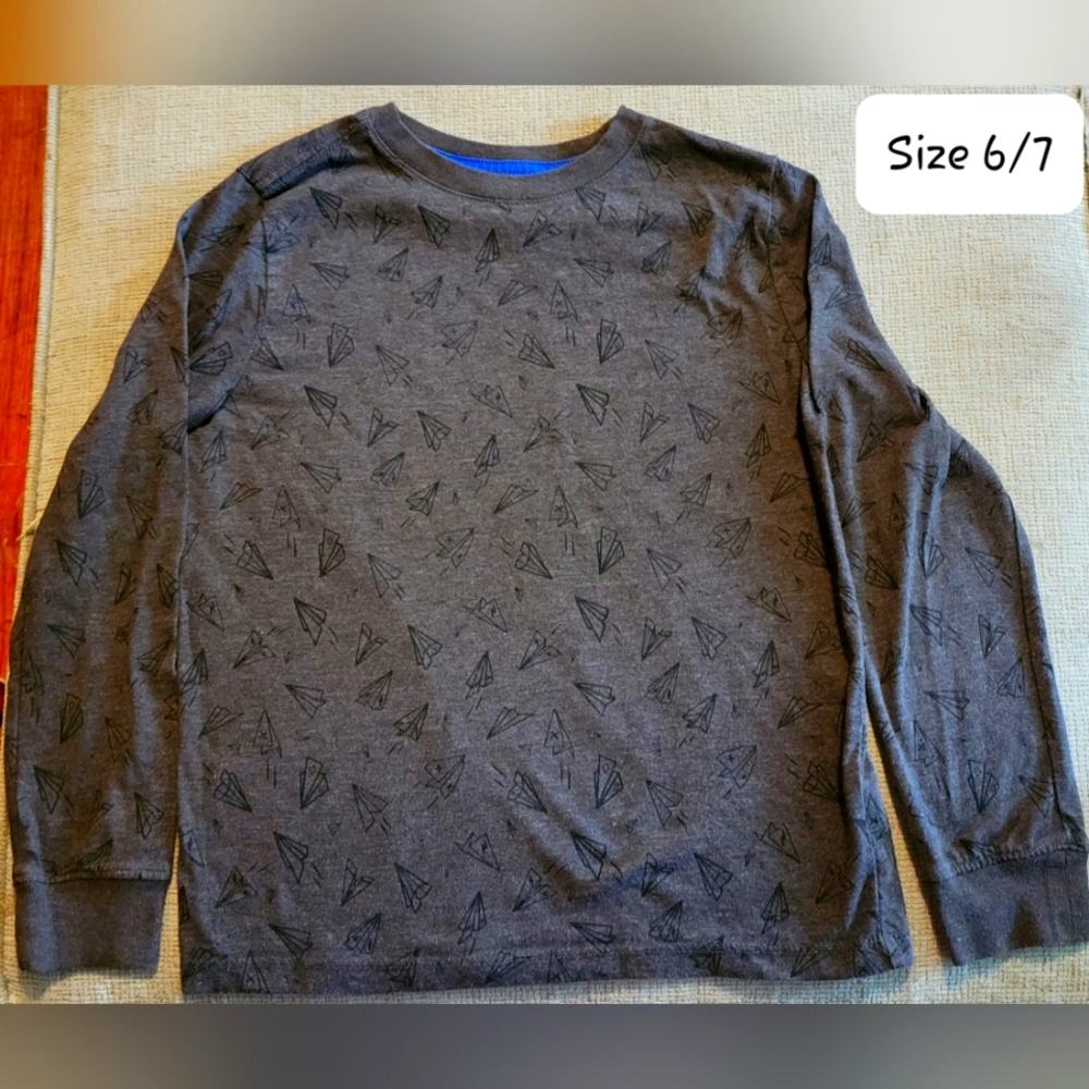 Boys size 6/7 Cat and Jack t-shirt